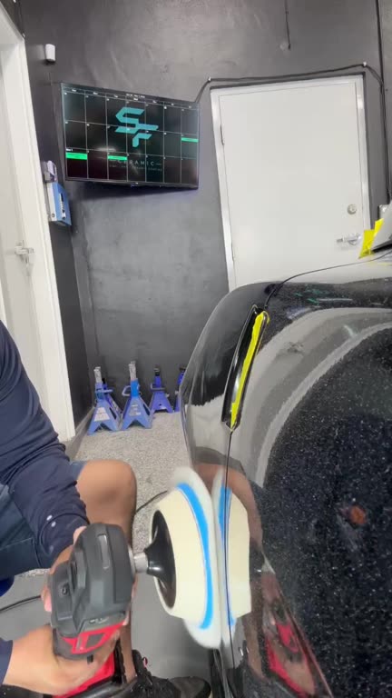 Polishing paint with a rotary machine